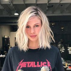 Champagne Blond, Gold Wig, Scarlett Leithold, Messy Bob Hairstyles, Cute Hairstyles For Medium Hair, Short Hair Balayage, Brown Blonde Hair, Strawberry Blonde