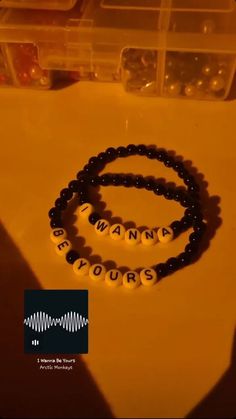 Arctic Monkeys Beaded Bracelet, Couple Beaded Bracelets Diy, I Wanna Be Yours Bracelet, Cute Couple Bracelets Diy, Bracelet For Bf, Ideas Para Pulseras Aesthetic, Bf Bracelets, Matching Bracelets Aesthetic, Kandi Bracelets Aesthetic