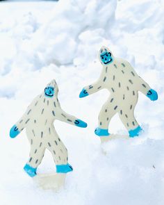 A pair of yetis came out of hiding to wish everyone a very Merry Christmas and Happy Holidays! 🎄❄️☃️Hope you have a day and year filled with all the very best! Much love from us the @rollingsdesigns twin brothers!😊😊🇨🇦
.
.
.
.
.
.
#christmasday #winterwonderland #wintertime #yeti #yetis #cryptid #cryptidcore #cryptidart #ceramicart #snowday #christmas2024 #yetiart