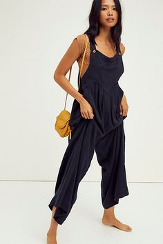 Lightweight woven overalls from our free-est collection. * Slouchy silhouette * Adjustable straps with coconut buttons * Front bib pocket * Pleat detailing * Hip pockets * Single back patch pocket * Wide-legs | Sun-Drenched Overalls by free-est at Free People in Black, Size: XS Qatar Clothing, Nonbinary Fashion, Thailand Fashion, Free People Romper, Bee Dress, Boho Jumpsuit, Quilted Clothes, Black Overalls, Curated Closet