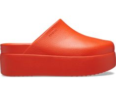 Dylan Platform Clog Dylan Platform Crocs Outfit, Dylan Platform Crocs, Sling Back Clogs, Dylan Crocs Outfit, Crocs Dylan Clog, Desire List, Dylan Clog, Croc Clogs, Croc Platforms