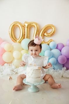 Smash Cake Party, Unique 1st Birthday Photo Shoot Ideas, 1st Birthday Portraits, 1 Year Birthday Photoshoot Ideas, Babygirl Photoshoot Ideas, 1st Bday Photoshoot, One Year Birthday Photoshoot, 1 Year Birthday Photoshoot, One Year Photoshoot Ideas