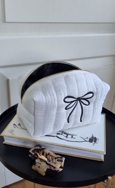 Quilted White Makeup Bag With Black Embroidery Bow, Coquette Toiletry Bag With Embroidered Bow, Gift for Best Friend, Cute Christmas Gift Diy Quilted Bag, Embroidery Bow, Bow Coquette, White Makeup