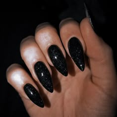 Sparkly Black Nails, Sparkly Acrylic Nails, Black Nails With Glitter, Black Acrylic Nails, Edgy Nails, Goth Nails, Almond Acrylic Nails, Nail Swag