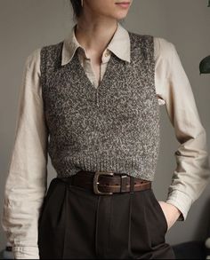 Collared Shirt And Sweater Outfit, Mode Style Anglais, Queer Culture, Academia Outfits, Collared Shirts, Academia Fashion, Vest Outfits, Looks Chic