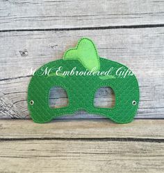 A personal favorite from my Etsy shop https://www.etsy.com/listing/265281866/pjmasks-gekko-inspired-mask Buzz Lightyear Wings, Paper Mache Animals, Printable Masks, Masks Crafts, Embroidered Gifts, Animal Masks, Masks Art, Mask For Kids, Instant Download Etsy