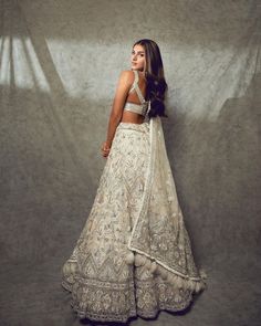 Heavy Lehenga, Tara Sutaria, Sangeet Outfit, Indian Dresses Traditional, Traditional Indian Outfits, Manish Malhotra, Indian Bridal Outfits, Engagement Dresses, Indian Wedding Outfits