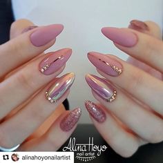 Soft Pink Nails, Glitter Champagne, Nude Nail, Nude Nail Designs, Champagne Pink, Nails Design With Rhinestones, Black Minimalist, Almond Shape Nails, Super Nails