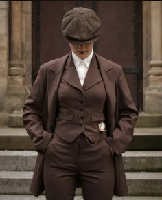 40s Mode, Woman In Suit, Dark Academy, Dark Academia Fashion, Academia Fashion, Old Fashion Dresses, Woman Suit Fashion, Fashion Pieces, Mode Inspo