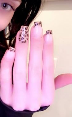 Natural Nail Art Ideas, Y2k Natural Nails, Japanese Almond Nails, Nail Inspo Alternative, 2024 Nail Inspo Square, Simple Gyaru Nails, Silly Nail Designs, Mcbling Nails Short, Y2k Pedicure