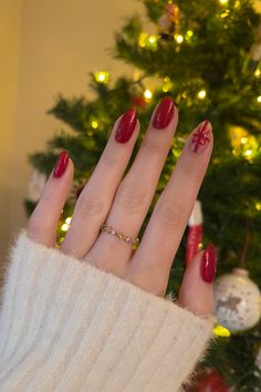 Simple Design Christmas Nails, Plain Red Christmas Nails, Nails Inspo Short Christmas, Short Almond Christmas Nails Simple, Short Nail Design Christmas, Christmas Nails Almond Simple, December Nails Natural, Cute Subtle Christmas Nails, Minimal Christmas Nails Red