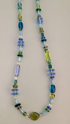 Blue And Green Jewelry, Blue Handmade Necklace, Diy Jewelry Necklace Beads Inspiration, Glass Bead Necklace Diy, Bead Jewlrey, Glass Beaded Necklace, Handmade Necklaces Diy, Homemade Necklace Ideas, Cutest Necklaces