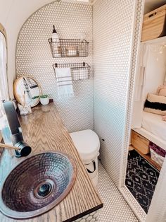 1977 28FT Argosy Travel Trailers For Sale In Galveston, Texas - Airstream Marketplace Airstream Bathroom, Airstream Argosy, Airstream Living, Small Caravans, Caravan Decor, Caravan Makeover, Airstream Remodel, Airstream Interior, Vintage Camper Remodel