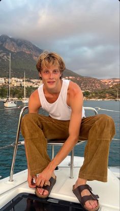 Peter Pan Kostüm, Hugh Laughton Scott, Hugh Laughton, Evan Rosier, Clinically Insane, Marauders Dr, Character Images, Blonde Guys, Elegante Casual