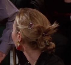 Hairstyle With Heart, School Dance Hairstyles, Movie Hairstyles, Friends Hairstyles, Phoebe Aesthetic, Monica Hairstyles, Phoebe Friends, Banana Hammock, Lisa Kudrow