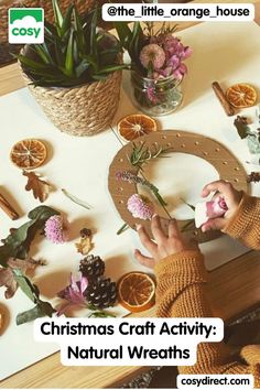 Little hands poke flowers through a cardboard wreath. Year 2 Christmas Activities, Christmas Craft Year 1, Eyfs Christmas Decoration Ideas, Eyfs Christmas Tree Decorations, Early Childhood Christmas Crafts, Eyfs Xmas Activities, Ece Christmas Ideas, Advent Eyfs Activities