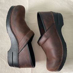 Dansko Professional Clog - Antique Brown Oiled. Size 40 (Us 9.5-10). Worn A Few Times. Brown Slip-on Clogs For Workwear, Classic Slip-on Clogs With Reinforced Heel, Classic Leather Clogs Medium Width, Workwear Clogs With Reinforced Heel, Workwear Clogs With Reinforced Heel And Closed Toe, Brown Closed Toe Clogs For Work, Brown Round Toe Workwear Clogs, Rugged Clogs With Leather Sole And Round Toe, Rugged Clogs With Leather Sole