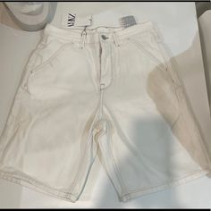 Zara Men's Short Jean Pant Legs Are Loose Good Quality Fabric Never Worn New With Tags Size 31 Usa White Color White Straight Leg Shorts With Pockets, Short Pants Men, Zara Denim Jeans, Stretchy Jean Shorts, Mens Jean Shorts, Girly Girl Outfits, Mens Denim Shorts, Black Jeans Men, Short Jean