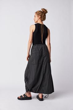 Woven Parachute Skirt Cotton/Rayon Machine Wash Cold Gentle Cycle Skirt With Top Outfit, Parachute Skirt Outfit, Parachute Skirt, Chic Skirt, Chic Skirts, Black Picture, Midi Maxi Dress, Long Blouse, Sweatshirt Dress