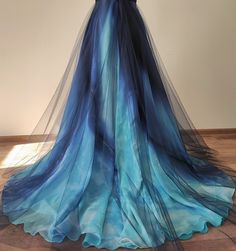 NEW sea Ombre Wedding Dress/skirt.hand Painted - Etsy Blue Beach Wedding Dress, Colorful Wedding Dress, Blue Ombre Dress, Wedding Dress Skirt, Ombre Wedding Dress, Ocean Dress, Sea Dress, Skirt Beach, Sea Wedding