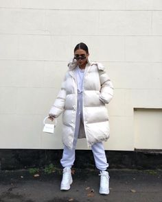 Puffer Jacket Outfits, Puffer Jacket Outfit, White Coat, Casual Winter Outfits, Fall Fashion Outfits