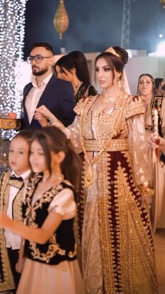 Algerian wedding 🇩🇿🥇 Algerian Wedding, Algerian Culture, Algerian Clothing, S Aesthetic, Gorgeous Hair, Runway Fashion