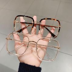 Glasses Inspo, Cute Glasses Frames, Fashionable Glasses, Glasses Inspiration, Square Reading Glasses, Clear Glasses Frames, Glasses Fashion Women, Oversized Glasses, Pastel Outfit