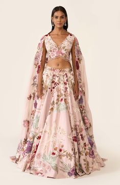 Light Pink Corsage, Pink Organza Lehenga, Pink Corsage, Threadwork Embroidery, Floral Lehenga, Organza Lehenga, Classic Blouse, Indian Party Wear, Pink Lehenga