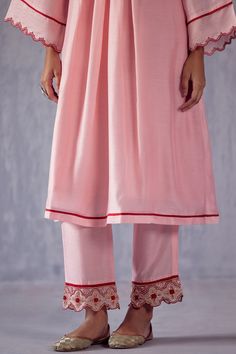 Buy Peach Cotton Silk Embroidery Thread Scallop V Pratibha Kurta Set For Women by Amisha Kothari Online at Aza Fashions. Dupatta Embroidery, Kurta Set For Women, Pattern Embroidery, Thread Embroidery, Silk Embroidery, Silk Organza, Suit Designs, Kurta Set, Set For Women