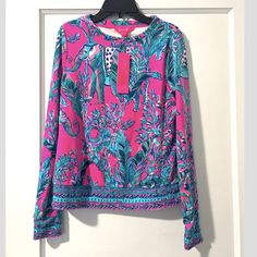 New With Tags Lilly Pulitzer Rami Velour Sweatshirt Mandevilla Pink Size Xs Pink Floral Print Top For Loungewear, Pink Printed Crew Neck Top, Velour Sweatshirt, Long White Cardigan, Cotton Cable Knit Sweater, Cable Knit Sweater Womens, Vintage Lilly Pulitzer, Embellished Sweaters, Linen Sweater