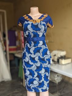 Short Sleeve Dresses For Celebrations, Elegant Short Sleeve Dresses For Celebration, Elegant Fitted Dress For Celebration, Elegant Fitted Celebration Dress, Blue Fitted Gown With Short Sleeves, Nigerian Wedding Guest, Suit Groomsmen, Groom's Suit, African Shirt