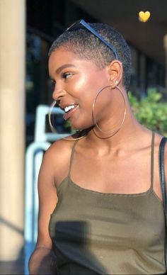 4c Hair Buzzcut, Buzzcut Women Black, Short Buzzed Hair, Bald Hairstyles For Women, Shave Head, Buzzed Hair Women, Big Chop Natural Hair