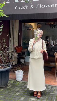 Ootd Acara Formal, Dress Casual Hijab, Old Money Hijab Outfit, Elegant Hijab Outfit, Vintage Hijab Outfit, Blazer Outfits Hijab, Skirt Outfits Hijab, Classic Chic Outfits, Softgirl Outfits