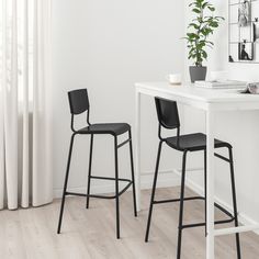 STIG Bar stool with backrest, black/black, 29 1/8 ". This comfy bar stool brings you up a notch so you can enjoy a meal with a view at bar height. There is plenty of leg room and it is made of easy-care materials so occasional spills are easy to wipe off. Frame: Steel. Comfy Bar Stools, Ikea Barstools, Bar Stools Uk, Kitchen Counter Chairs, Kitchen Breakfast Bar Stools, Ikea Stool, Ikea Bar, Pub Furniture, High Bar Stools