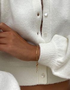 Estilo Preppy, High Society, Old Money Aesthetic, Look Vintage, Looks Style, Mode Inspiration, Delicate Bracelet, Aura