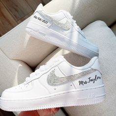 Silk Laces Custom Name And Date Pearls Bride Converse, Air Force Wedding, Wedding Shoes Sneakers, Bridal Sneakers, Nike Air Force 1 Custom, Wedding Converse, Wedding Sneakers, Shoe Designs, Bridal Wedding Shoes