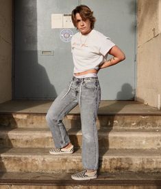 Lesbian Sweatpants Outfit, Lesbian Cool Outfit, Lesbian 90s Fashion, Women Boxers Outfit Aesthetic, Masculine Women Fashion Summer, Masculine Fits For Women, 90s Lesbian Fashion, Masculine Summer Outfit Women, Lesbian Swim Outfit