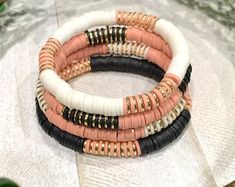 Clay Bracelet Ideas, Bracelet Making Ideas, Heishi Bead Bracelet, Candy Bracelets, Clay Bead Bracelet Ideas