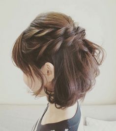 Wedding Hair Ideas Short Hair, Shorthair Hairstyles Wedding, Medium Length Formal Hairstyles With Bangs, Formal Hairstyles Down Medium, Simple Beautiful Eye Makeup, Shoulder Length Updo Wedding Bridesmaid Hair, Short Hair Updo Prom, Shoulder Length Formal Hairstyles Half Up, Cottage Core Hairstyles Short