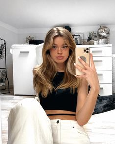 Arricciacapelli automatico - Elevia Airflow Curler, Instagram Mirror Selfie, Hair Tongs, Brown Bob Hair, Lifeless Hair, Hair And Makeup Tips, Beautiful Curly Hair, Professional Hairstylist, Beautiful Curls