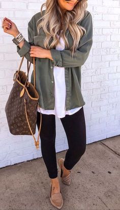 50 jaw-dropping 2021 fall outfits for women - archziner.com Adrette Outfits, Stile Blair Waldorf, Stylish Leather Jacket, Fest Outfits, Stylish Fall Outfits, Winter Fashion Outfits Casual, Trendy Fall Outfits, Window Shopping, Teenager Outfits