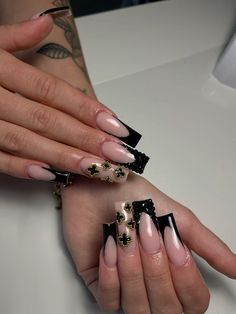 Black Birthday Nails Almond, Money Acrylic Nails, Black Baddie Nails, Black Nail Inspo Acrylic, Black Nail Inspo, Long Black Nails, Gold Acrylic Nails, Black Coffin Nails