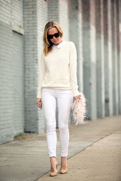 Currently Trending: Winter White - Sparkles and Shoes White Sweater Outfit, Sweater Outfit, Outfit Jeans, Mode Casual, Mode Inspo, White Pants, Work Fashion