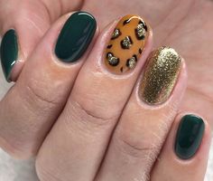 Leopard Nails Short, Christmas Nail Sets, Green Nails Designs, Badass Nails, Emerald Green Nails, Mani Ideas, Dark Green Nails, Green Nail Designs