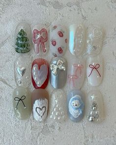 Christmas Nails Winter Wonderland, Nail Winter Designs, Christmas And New Years Nail Ideas, Snowglobe Nails, Cool Winter Nails, Short Gel Nails Winter, Winter Nails Cute, Winter Themed Nails, Cute Nails For Winter