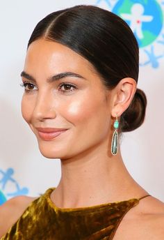 Lily Aldridge Hair, Glitzy Earrings, Neat Bun, Low Bun Wedding Hair, Wedding Hairstyles And Makeup, Makeup Tip, Low Bun Hairstyles, Goddess Hairstyles, Braut Make-up