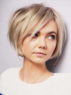 A Line Cute Hair Short, Haircut 30's For Women, Short Bobs With Curtain Bangs, Short Bob With Side Swept Fringe, Short Bob For Fine Hair, Short Choppy Bob For Fine Hair, Short Blonde Bobs Fine Hair, Hair Cuts 2020, Short Choppy Bob