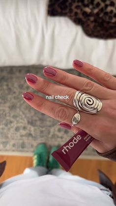 Cute Unique Short Nails, Fall Nails Short Almond Shape, Classic Gel Manicure, Short Nails Inspo Fall, Clean Girl Nails Fall, Winter Nail Colour 2024, Olive Skin Tone Nail Color, Red Almond Nails Christmas, Warm Toned Nails