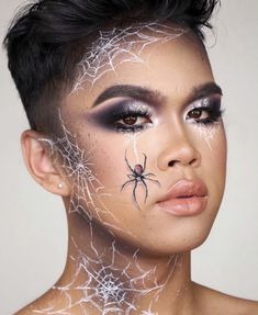 Witch Makeup Spiderweb, Spider Make Up, Spider Makeup Looks, Spider Eye Makeup, Spiderweb Makeup, Halloween Spider Makeup, Fear Of Spiders, Mermaid Makeup Halloween, Spider Makeup