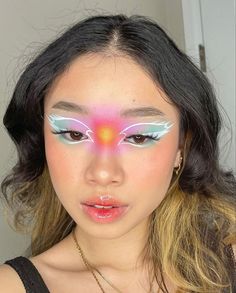 Rave Makeup Looks, Rave Makeup Ideas, Aura Pastel, Pastel Graphic, Artsy Makeup, Pastel Makeup, Graphic Makeup, Unique Makeup